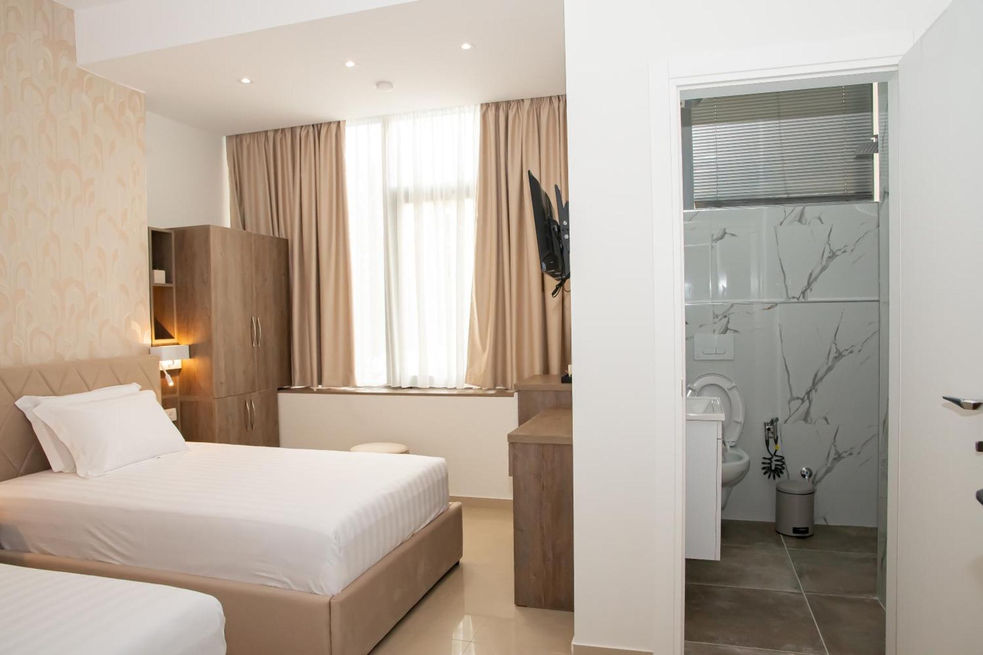 Alv Rent Rooms Vlore Luaran gambar
