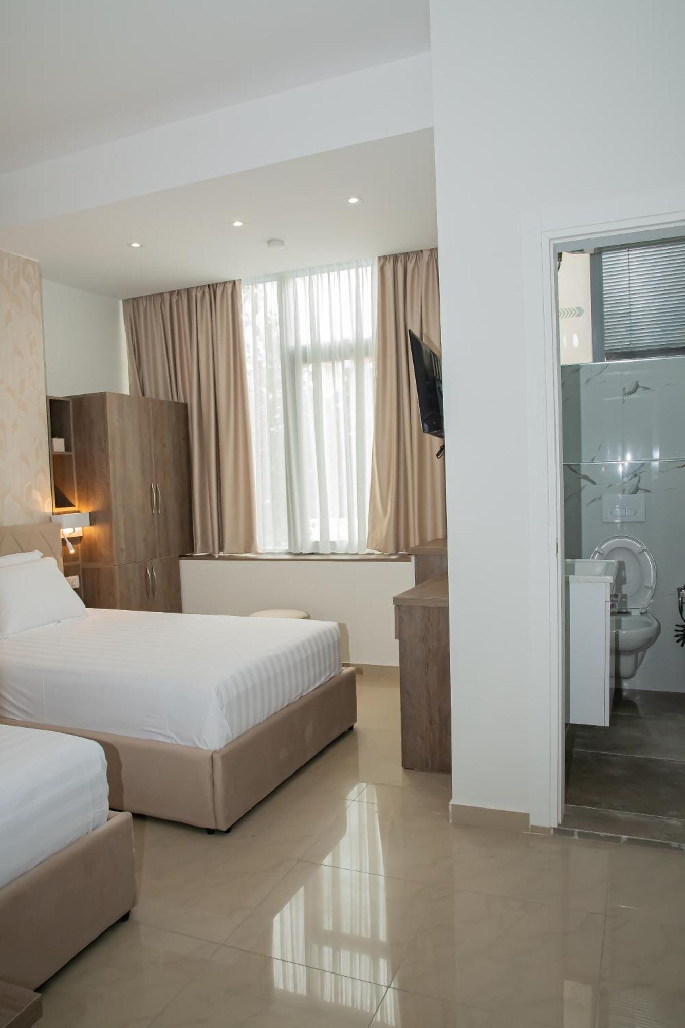 Alv Rent Rooms Vlore Luaran gambar