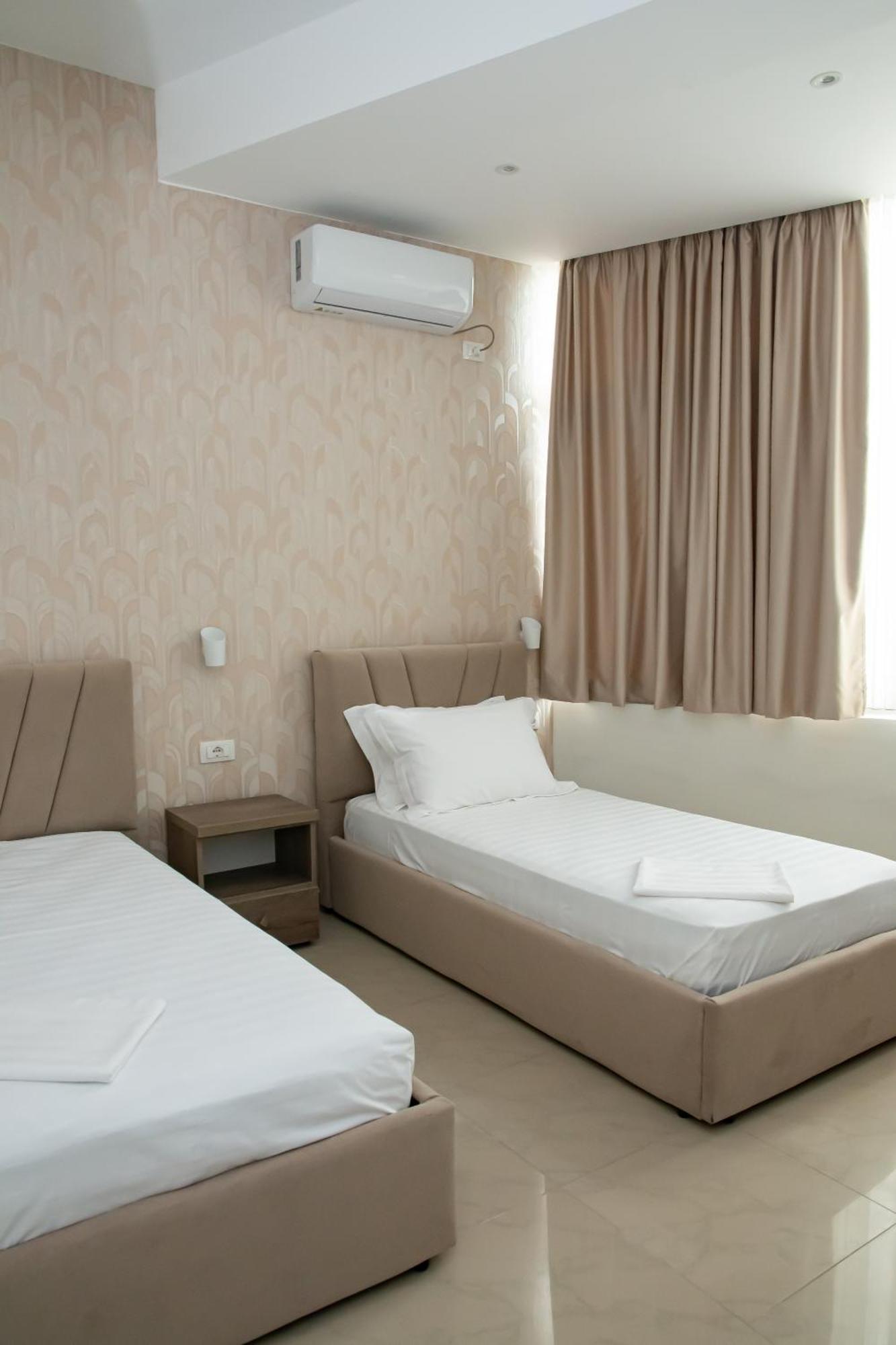 Alv Rent Rooms Vlore Luaran gambar