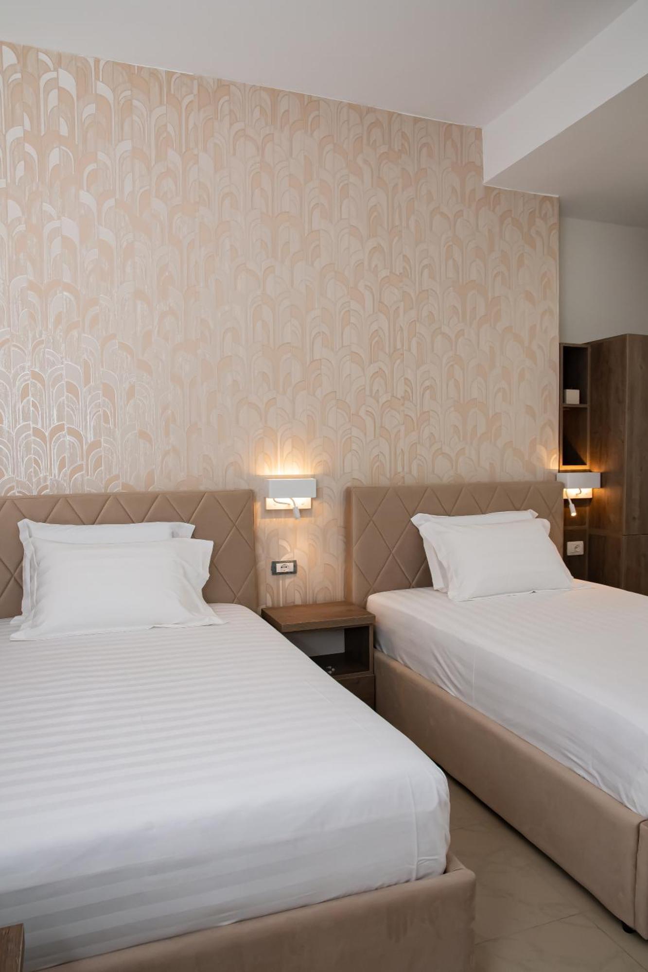 Alv Rent Rooms Vlore Luaran gambar