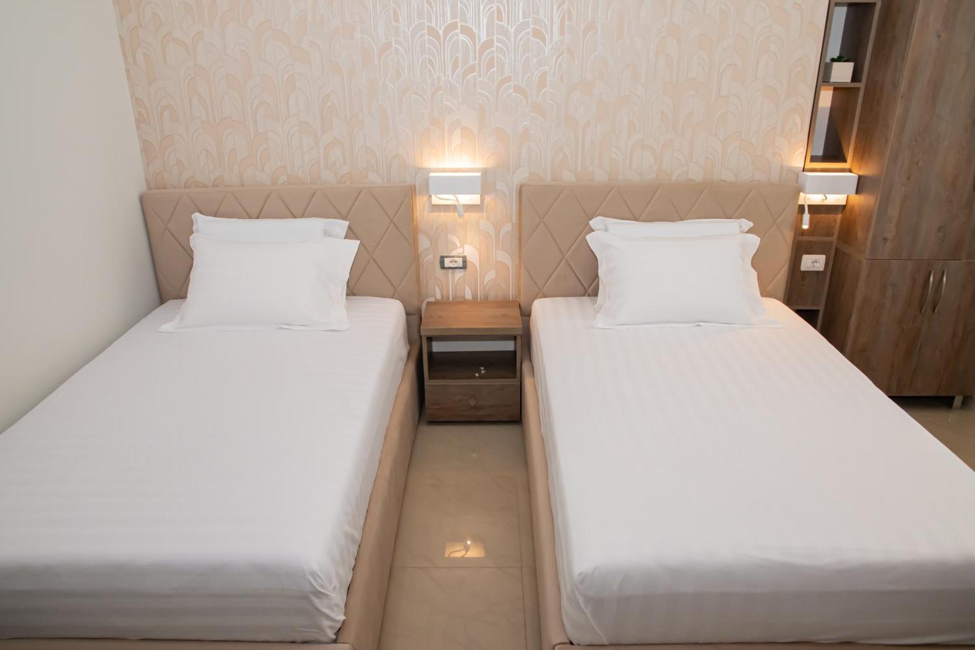 Alv Rent Rooms Vlore Luaran gambar