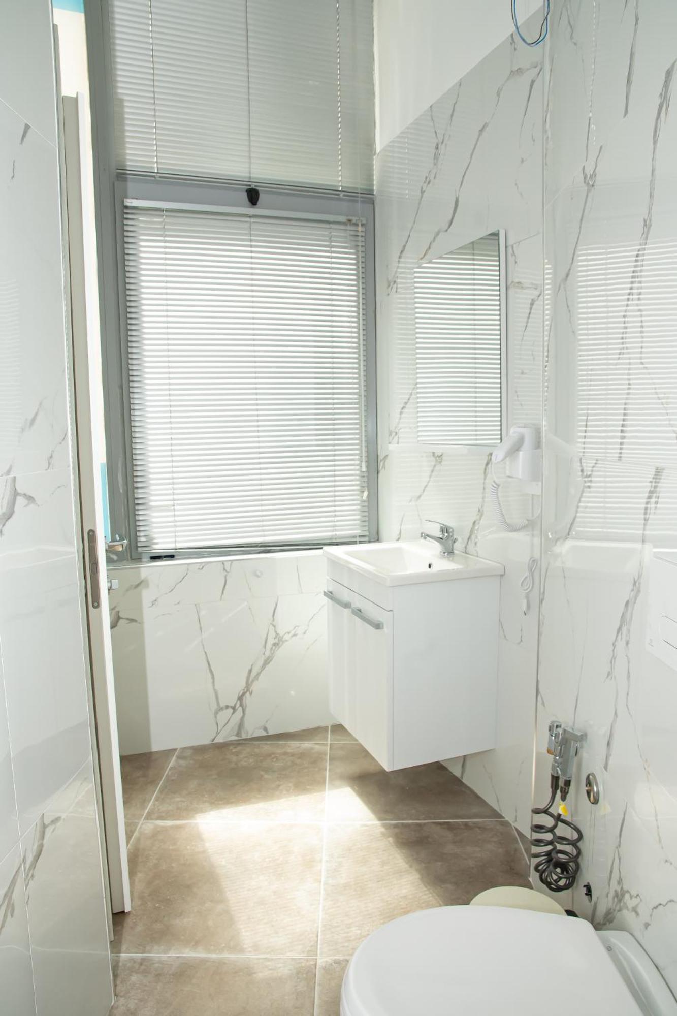 Alv Rent Rooms Vlore Luaran gambar