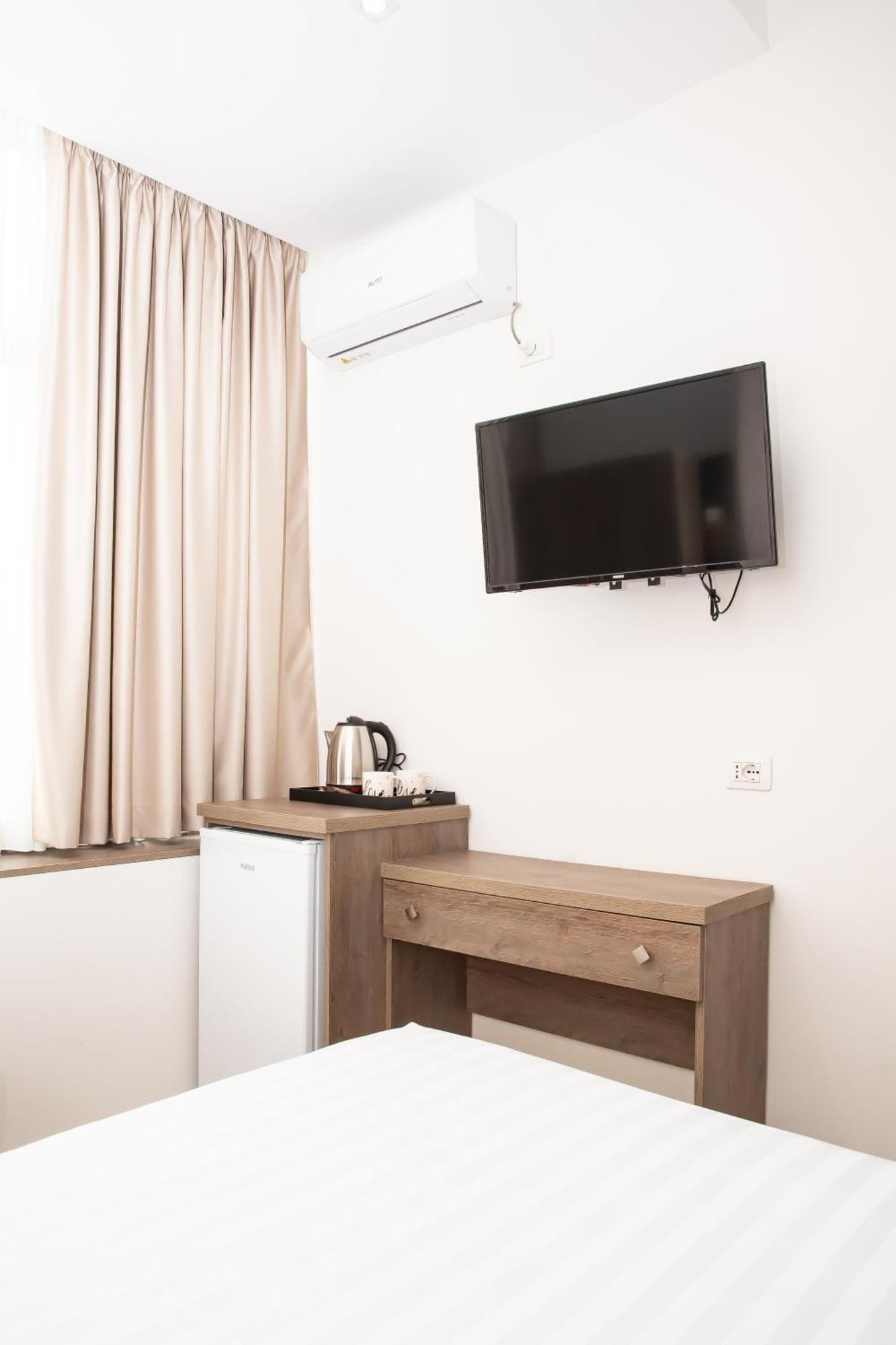 Alv Rent Rooms Vlore Luaran gambar