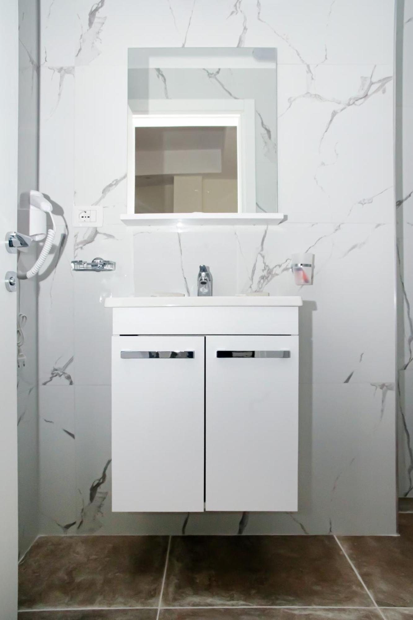 Alv Rent Rooms Vlore Luaran gambar