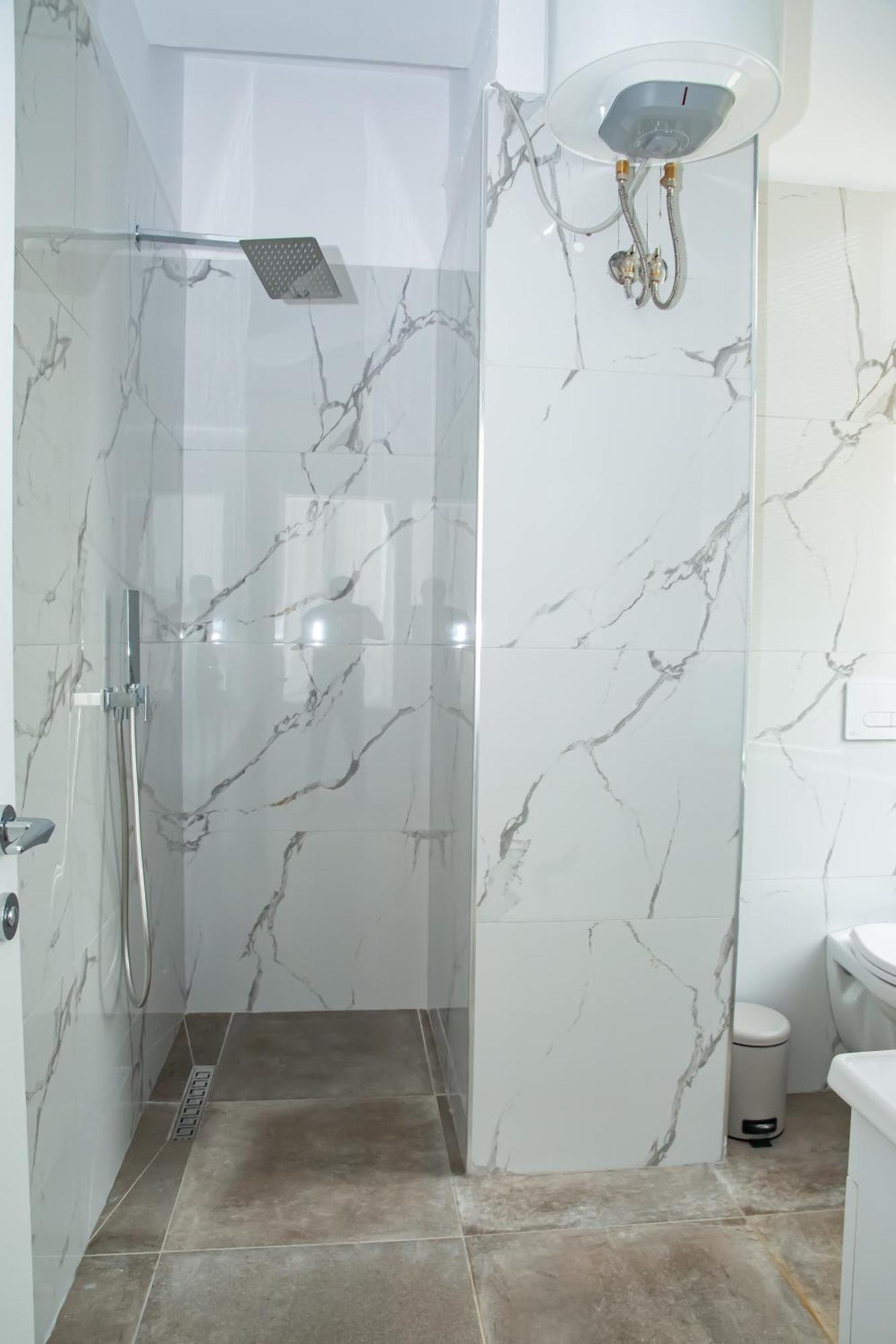 Alv Rent Rooms Vlore Luaran gambar