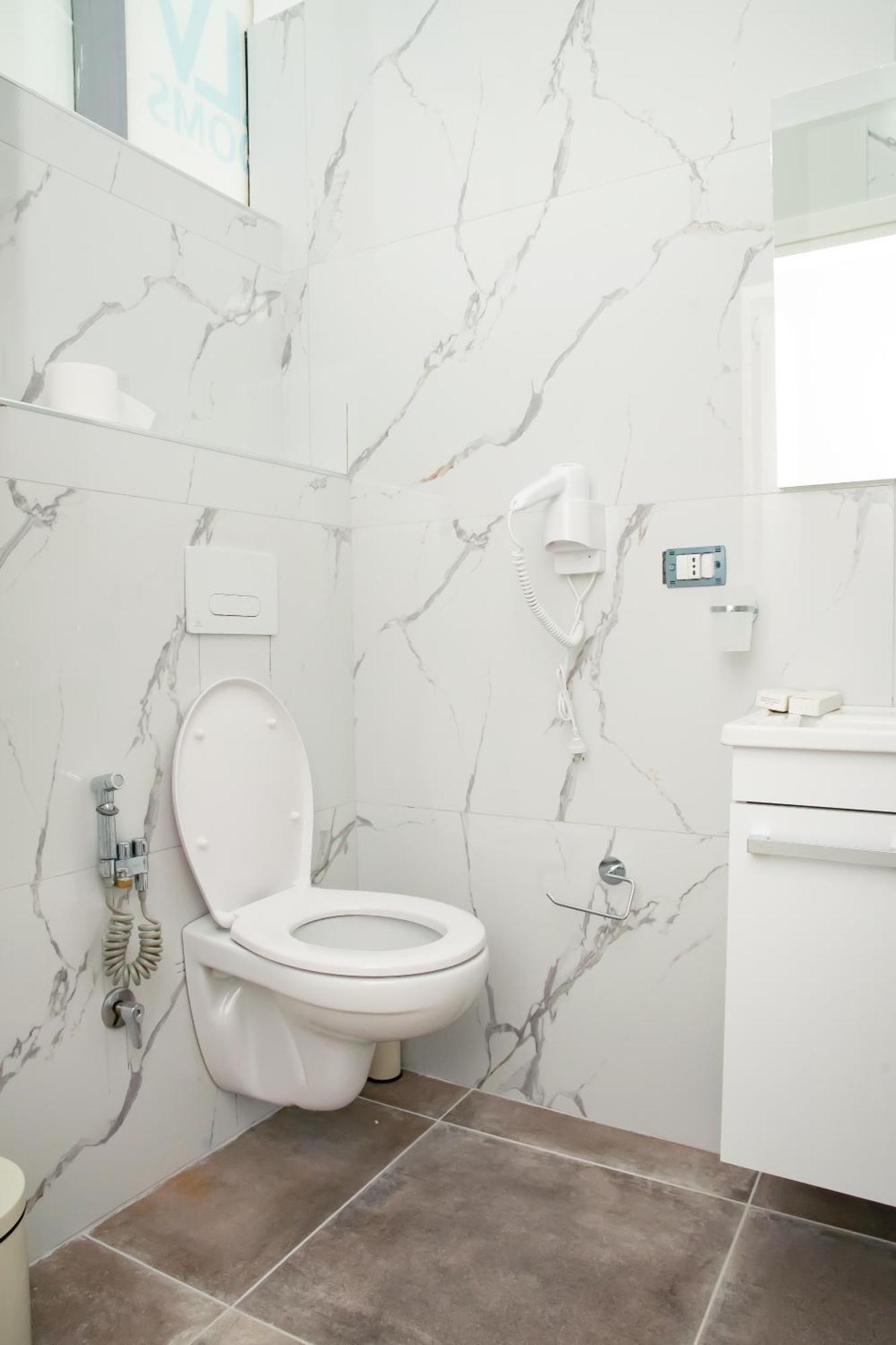 Alv Rent Rooms Vlore Luaran gambar