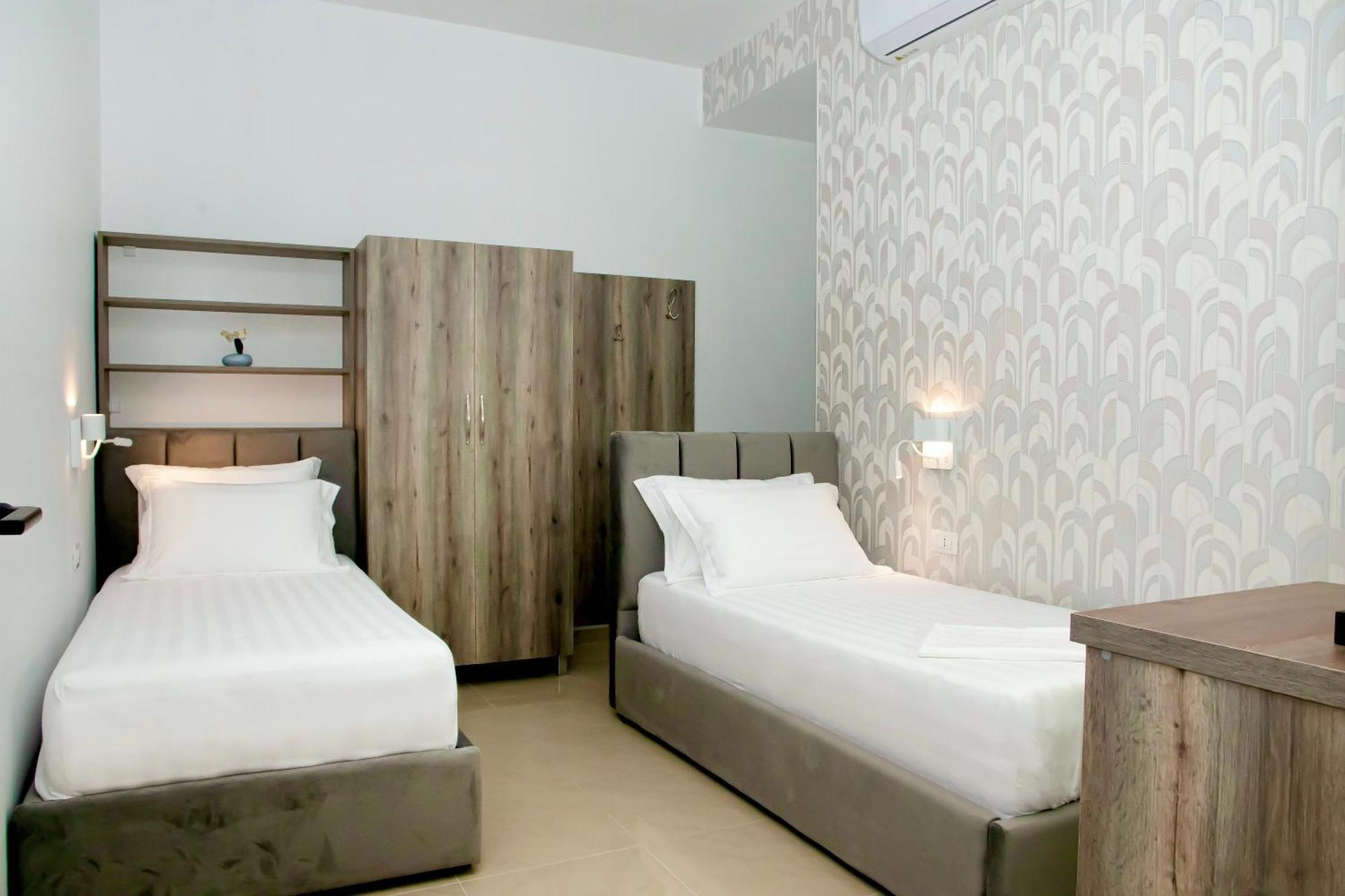 Alv Rent Rooms Vlore Luaran gambar